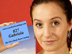 Amateur, Gros cul, Gros seins, Brunette brune, Doigter, Culottes ou slips, Solo, Dénudage