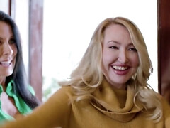 Blondine, Braunhaarige, Geschnappt, Gesichtssitzen, Fingern, Orgasmus, Realität, Stiefmutter