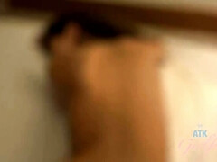 Amateur, Brunette brune, Fétiche des pieds, Branlette thaïlandaise, Piercing, Pov, Rasée, Maigrichonne