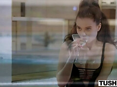 Sucer une bite, Brunette brune, Éjaculation interne, 2 femmes 1 homme, Béant, Chatte, Chevaucher, Plan cul à trois