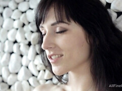 Gros cul, Gros seins, Brunette brune, Plantureuse, Femelle, Seins naturels, Solo, Nénés