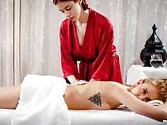 18 jahre, Lesbisch, Lecken, Lingerie, Natürlichen titten, Muschi, Entkleiden, Jungendliche (18+)