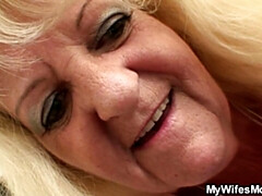 Amateur, Sucer une bite, Queue, Mamie, Poilue, Maman, Chatte, Jarretelles