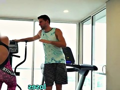 Enthousiasteling, Lieveling, Grote lul, Grote mammen, Pijpbeurt, Sperma shot, Latijnse vrouw, Tieten likken