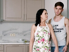 Tetas grandes, Mamada, Morena, Consolador, Abuelita, Hd, Maduro, Tetas colgantes