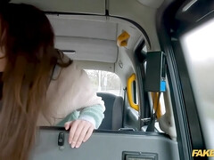 Sucer une bite, Voiture, Tchèque, Femelle, Branlette thaïlandaise, Orgasme, De plein air, Pov