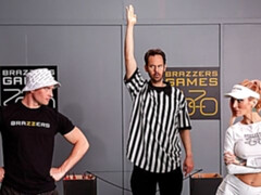 Blonde, Sucer une bite, En levrette, Branlette thaïlandaise, Mère que j'aimerais baiser, Sport, Nénés