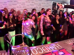 Enthousiasteling, Grote mammen, Blond, Pijpbeurt, Classisch, Diep in de keel, Tepels, Orgasme