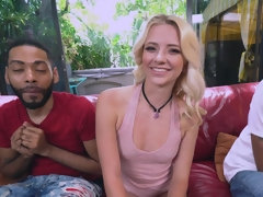 Blonde, Sucer une bite, En levrette, Hd, Interracial, Seins naturels, Petite femme, Chevaucher