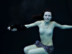 Grosse titten, Braunhaarige, Pool, Pornostars, Öffentlich, Solo, Jungendliche (18+), Unter wasser