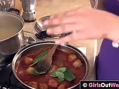 Leie, Gesichtssitzen, Fingern, Behaart, Hd, Natürlichen titten, Orgasmus, Muschi