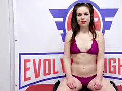 Bruinharig, Lesbisch, Klein, Realiteit, Voorbinddildo, Tatoeage