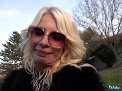 Grosser schwanz, Blondine, Reif, Milf, Natürlichen titten, Pov, Öffentlich, Muschi