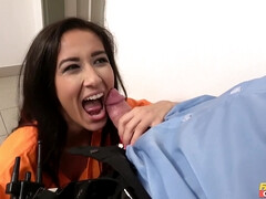 Sucer une bite, Brunette brune, 2 femmes 1 homme, Hongroise, Masturbation, Seins naturels, Uniforme, Mouillée