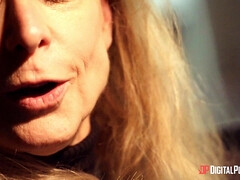 Asombroso, Culo, Tetas grandes, Tacones, Lesbiana, Afeitado, Cabello corto, Nalgadas