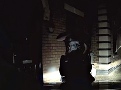 Brunette brune, Uniforme