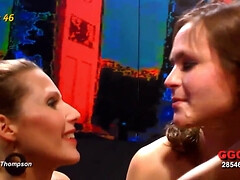 Anaal, Grote kont, Pijpbeurt, Bruinharig, Groepseks ejactulatie, Lul, Sperma in gezicht, Rijpe lesbienne