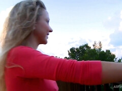 Grote kont, Grote mammen, Blond, Flexibiel, Masturbatie, Natuurlijke tieten, Buiten, Tiener