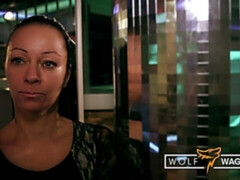 Arsch, Blasen, Hundestellung, Doppelpenetration, Milf, Mann mann frau, Rock, Tätowierung