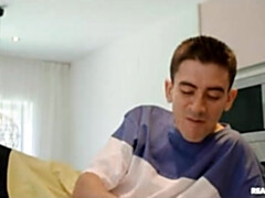 Grosse titten, Braunhaarige, Spermaladung, Aufs gesicht abspritzen, Hd, Hausfrau, Milf, Ehefrau