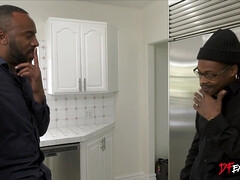 Sucer une bite, Brunette brune, Gorge profonde, Queue, Interracial, Réalité, Rasée, Nénés