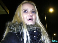 Leie, Tussi, Blondine, Blasen, Sperma im mund, Handjob, Masturbation, Öffentlich