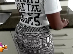 Schwarz, Braunhaarige, Kehlenfick, Aufs gesicht abspritzen, Küche, Pov, Realität