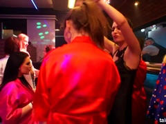 Aangekleed, Likken, Feest, Pornster, Kut duiken, Satijn, Verlegen, Swinger