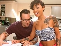 Cul, Sucer une bite, Noir ébène, Branlette thaïlandaise, Interracial, Cuisine, Tatouage, Adolescente