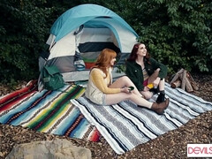 Fétiche, Doigter, Pénétrer avec le poing, Hard, Lesbienne, Seins naturels, Rousse roux, Gicler