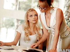 Поцелуи, Лесбиянка, Лизание, Белье, Мастурбация, Натуральные сиськи, Тощие, Молоденькие