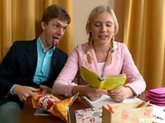 Blond, Pijpbeurt, Hondjeshouding, Zoenen, Geschoren, Klap, Strippen, Tieten likken