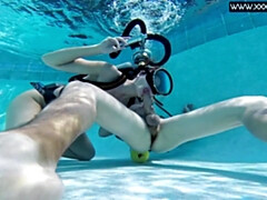 Grosse bite, Branlette thaïlandaise, Hard, Hd, Hongroise, Piscine, Public, Sous marin