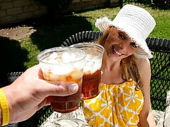 Grosser arsch, Blasen, Hundestellung, Milf, Im freien, Pov, Rasiert, Titten