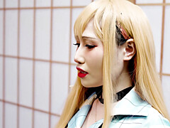 Miss Xiao Ye Ye gets a new costume to feel very sexy