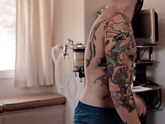 TS masseuse sixtynining before bareback erotic couple