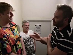 Grote mammen, Oudere vrouw, Eerste keer, Hardcore, Geschoren, Slet, Zuigen, Tieten likken