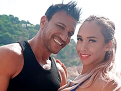 Arsch, Strand, Grosse titten, Blasen, Handjob, Lecken, Milf, Im freien