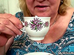 ぽっちゃり, ブロンド, フェラチオ, お婆さん, 熟年, 現実, 三人, オッパイの