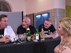 デカパイ, ブロンド, フェラチオ, エロティック, ヨーロピアン, 乱交, グループ, ヤリマン