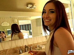 Salle de bains, Derrière les coulisses, Gros cul, Gros seins, Seins naturels, Rousse roux, Rasée