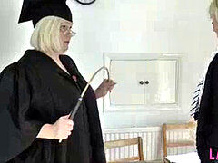 Bondage domination sadisme masochisme, Britannique, Lesbienne, Mature, Mère que j'aimerais baiser, Lécher le sphincter, Uniforme