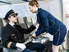 18 ans, Gros cul, Grosse bite, Gros seins, Sucer une bite, En levrette, Rousse roux, Maigrichonne