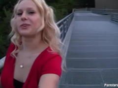 Grosse titten, Blondine, Blasen, Spermaladung, Pov, Öffentlich, Realität, Tittenfick