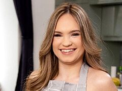 Enthousiasteling, Grote mammen, Vingeren, Keuken, Mager, Alleen, Strippen, Tiener