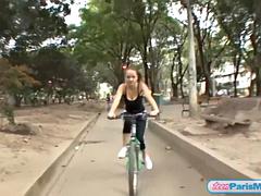 Lieveling, Grote mammen, Latijnse vrouw, Buiten, Openbaar, Rijden, Softcore pornografie, Alleen