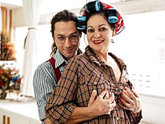 18 jaar, Enthousiasteling, Grote lul, Extreem, Sperma in gezicht, Hd, Rijpe lesbienne, Vrouw