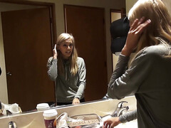 Hinter den kulissen, Grosser schwanz, Zierlich, Muschi, Scherzbold, Jungendliche (18+), Flotter dreier, Toilette