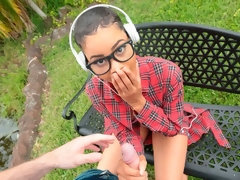 Noire, Sucer une bite, En levrette, Branlette thaïlandaise, Interracial, De plein air, Pov, Adolescente