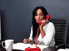 Grosser arsch, Grosser schwanz, Braunhaarige, Fingern, Interrassisch, Lecken, Milf, Strapon